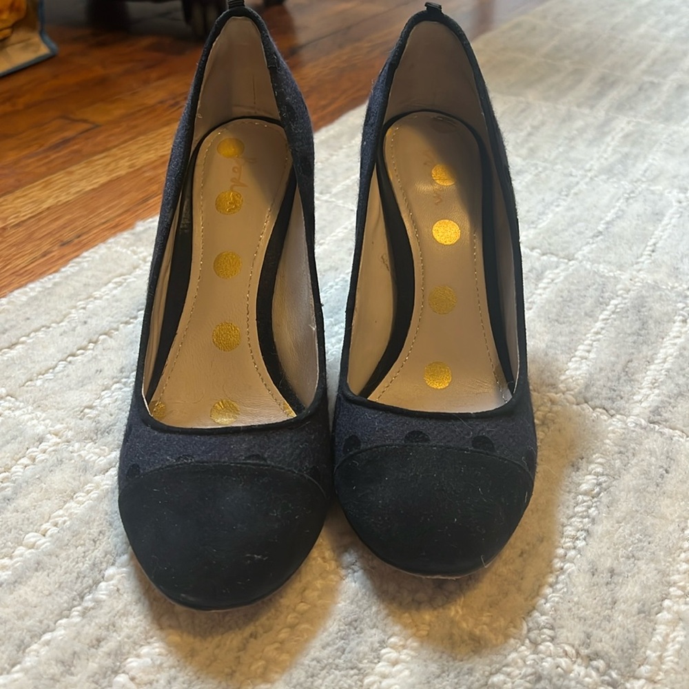 Boden block heel. Size 37 (7 US); gray with black polka dots and black cap toe.